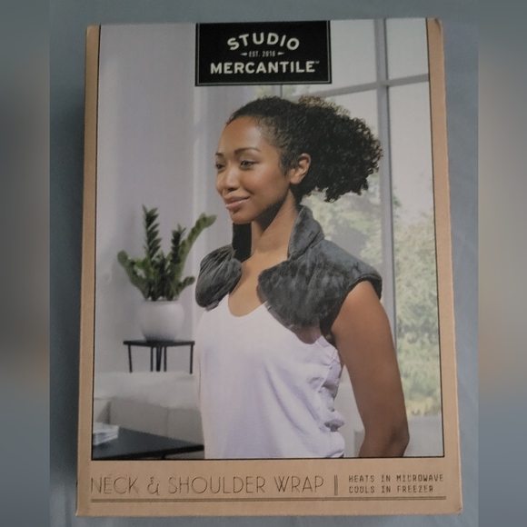 New Neck and shoulder weighted wrap. Heated or cold. - Picture 1 of 3